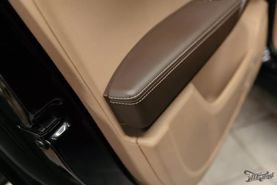 Комплексная химчистка салона и обработка кожи керамикой для Porsche Cayenne